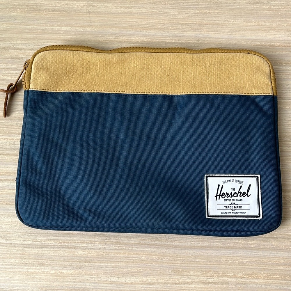Hershel Supply Company Computer sleeve